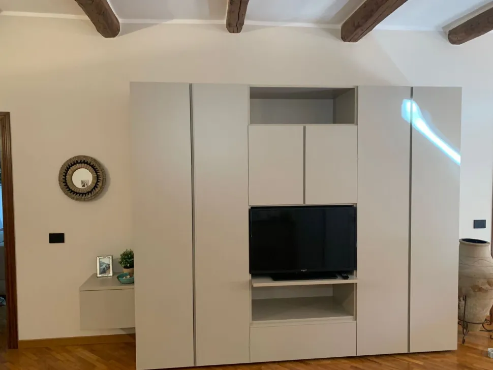 Armadio 6 ante battenti Yuri con vano Tv e 4 cassetti linea Lotto disponibile in 21 colorazioni