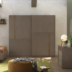 Armadio 2 ante scorrevoli con inserti Leonard in finitura Bronzo e Rovere Mercure disponibile in 2 misure