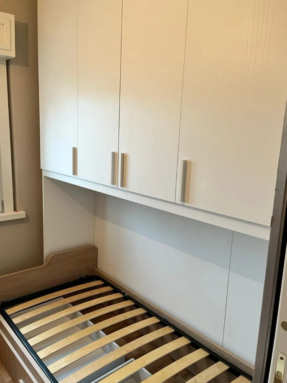 Armadio a Ponte L 300 cm con 6 ante e 4 cassetti Colori Personalizzabili