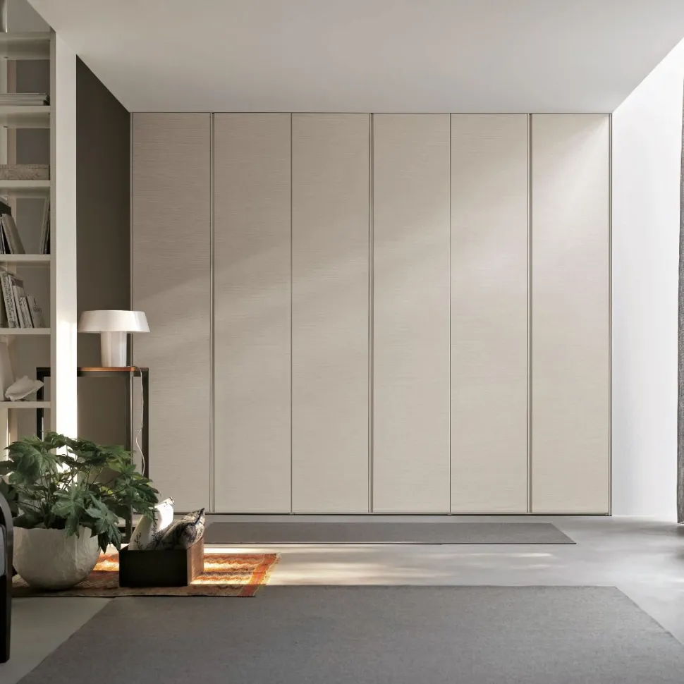 Armadio battente componibile con maniglia a gola integrata disponibile in varie misure e colori