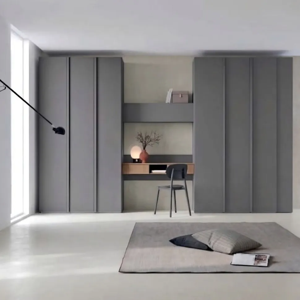 Armadio battente doppio modulo 3 ante con Zona Studio Sospesa in finitura Grigio Titanio in 15 colorazioni