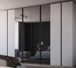 Armadio con ante in vetro laccato Pollet linea New Season
