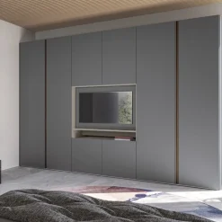 Armadio con maniglia a gola e vano Tv 8 ante battenti Mega disponibile in 4 misure e 20 colorazioni