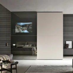 Armadio con predisposizione per TV 2 ante scorrevoli con anta a specchio disponibile in varie misure e colori