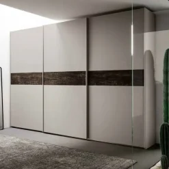 Armadio moderno 3 ante scorrevoli in Grigio Seta e inserto centrale Legno Bruciato disponibile in vari colori