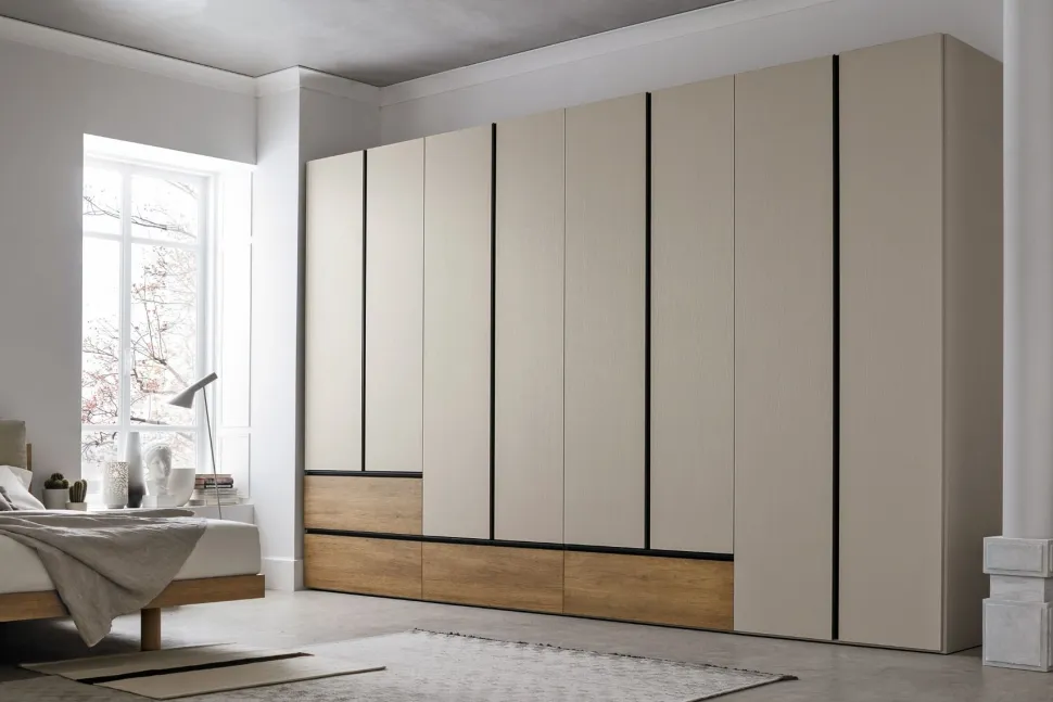 Armadio modulare componibile con ante battenti e cassetti con maniglia a tutta altezza integrata disponibile in vari colori
