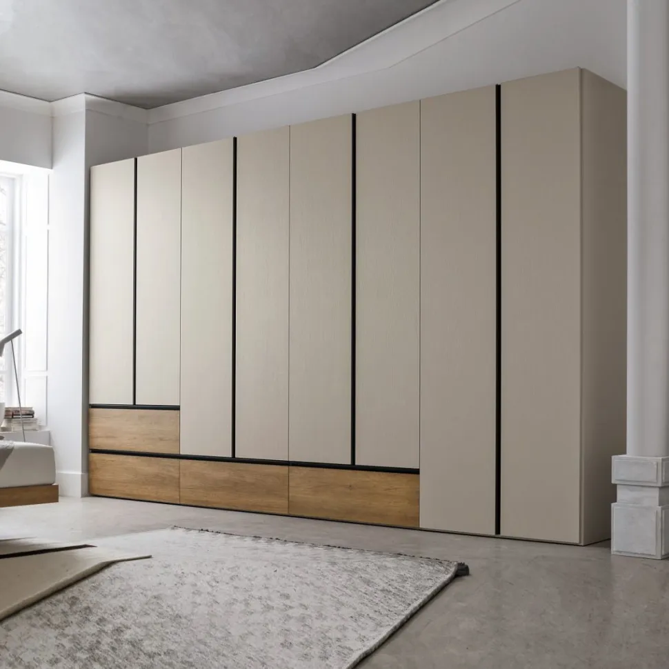 Armadio modulare componibile con ante battenti e cassetti con maniglia a tutta altezza integrata disponibile in vari colori