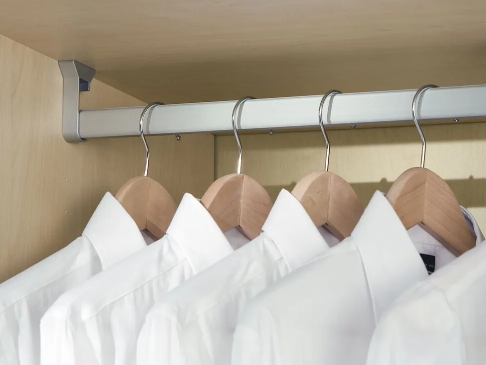Aste per mobili Silk con staffe, Alluminio e Tecnoplastica, disponibile in 2 misure e 2 colori