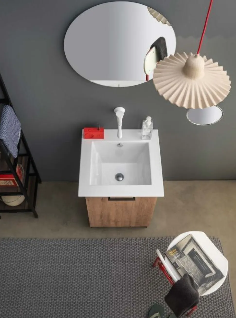 Bagno monoblocco un anta con lavabo in ceramica con doppia profondità