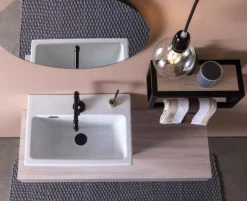 Bagno sospeso Nina disponibile in vari colori