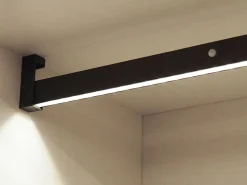 Barra Appendiabiti per armadi con luce LED Castor, batteria estraibile e sensore di movimento,in Tecnoplastica e alluminio