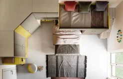 Cameretta angolare con letto a soppalco Giallo senape, Olmo natura e Visone disponibile in 2 misure