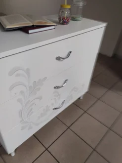 Cassettiera moderna Bianco frassino a tre cassetti serigrafati Noemi linea Essenza