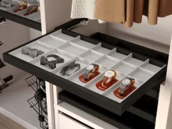 Cassetto organizzatore regolabile con guide soft-close per armadio disponibile in 2 colori e 3 misure
