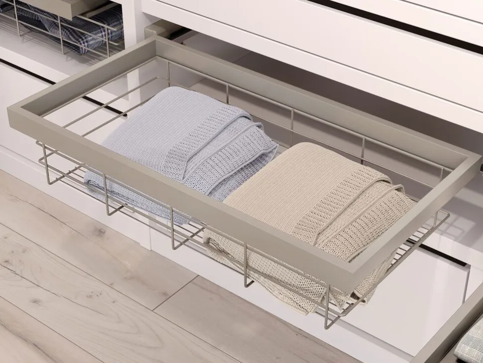 Cestello regolabile in filo e telaio a scorrimento con chiusura soft per armadio disponibile in 2 colori e 3 misure