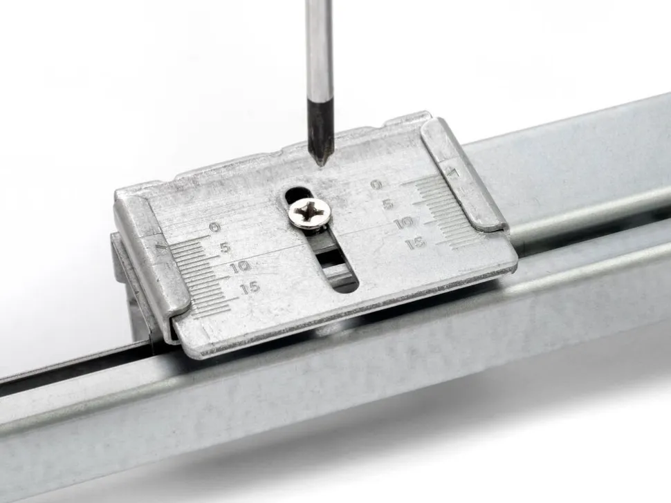 Cestello regolabile in filo e telaio a scorrimento con chiusura soft per armadio disponibile in 2 colori e 3 misure