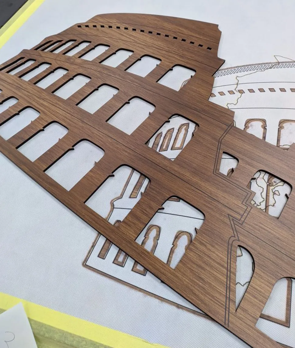 Colosseo Roma - quadro in legno mdf scuro larghezza 1,1 metri