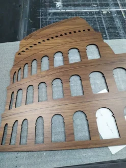 Colosseo Roma - quadro in legno mdf scuro larghezza 1,1 metri
