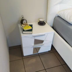Comodini moderni bianco frassino 2 cassetti con inserti a specchio Vittoria linea Essenza