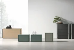 Comodino a 2 cassetti con gola laterale Odessa disponibile in vari colori