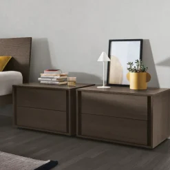 Comodino a 2 cassetti con gola laterale Odessa disponibile in vari colori