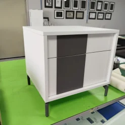 Comodino a 2 cassetti con inserto laccato colorato modello Crox Linea Lotto