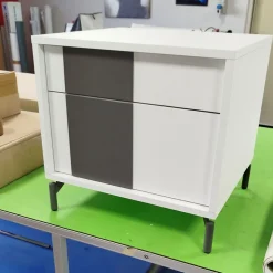 Comodino a 2 cassetti con inserto laccato colorato modello Crox Linea Lotto