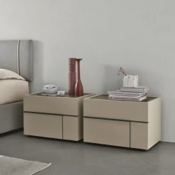 Comodino a 2 cassetti con maniglia in metallo verniciato Eros disponibile in 2 misure e vari colori
