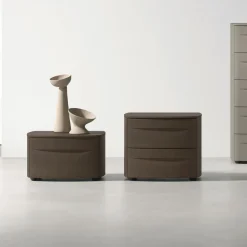 Comodino a 2 cassetti con maniglia integrata Helena disponibile in vari colori