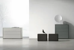 Comodino a 2 cassetti con presa maniglia laterale Melia disponibile in vari colori