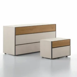 Comodino a 2 cassetti con profilo maniglia Baxter disponibile in vari colori