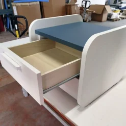 Comodino a 2 cassetti con ruote linea Airone disponibile in 3 misure