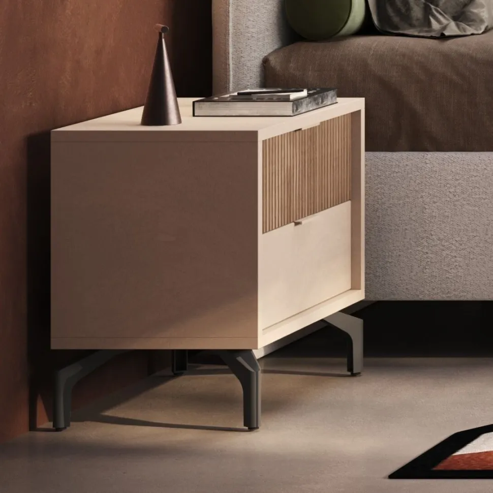 Comodino moderno 2 cassetti finitura Cashmere e Noce Caramello Cannettato disponibile in 2 Colori
