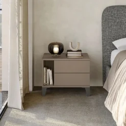 Comodino retrofinito Canapa senza maniglia con piedini in metallo Isabelle disponibile in vari colori