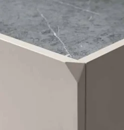Comò sfalsato 3 cassetti Fergus linea Domino personalizzabile in vari colori