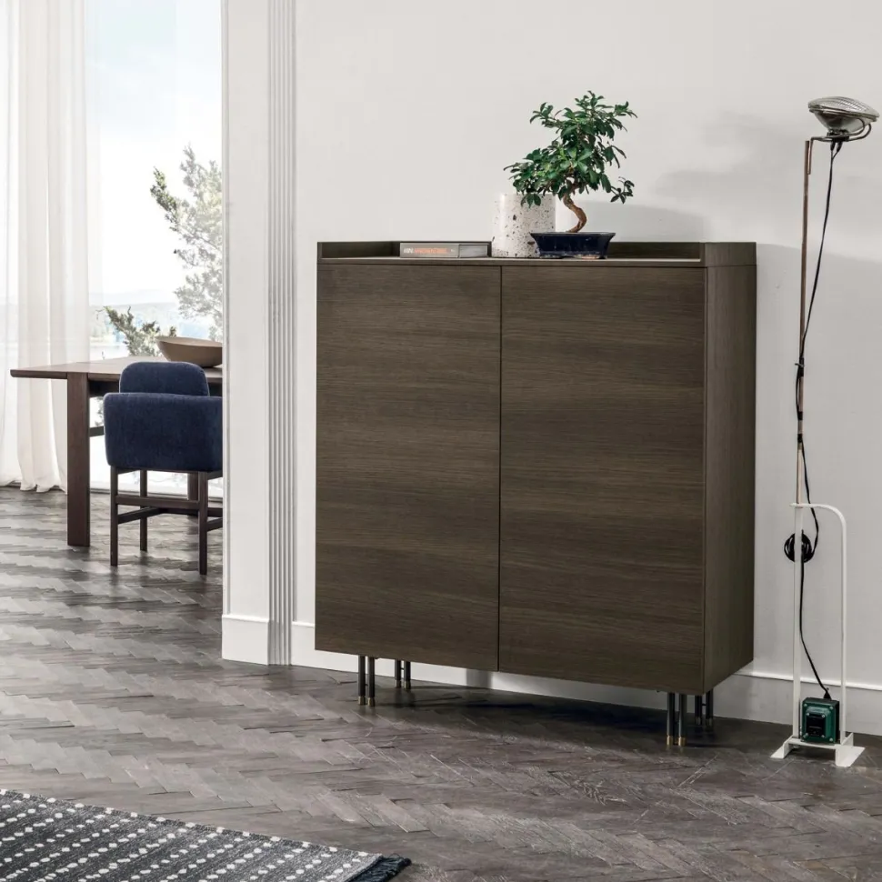 Credenza 2 ante con top a vassoio e piedi in metallo linea Nais disponibile in vari colori