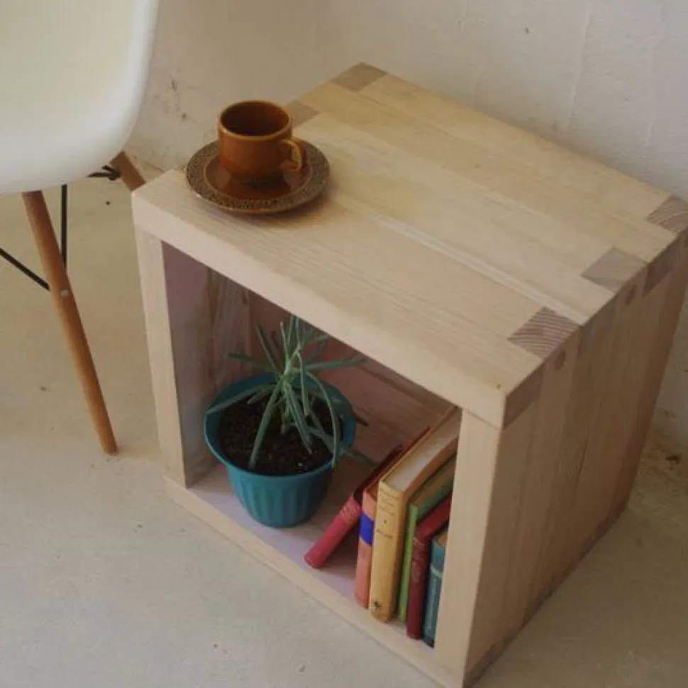 Cubo tavolino in legno massello 45x45x45cm