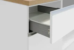 Cucina completa con isola moderna con maniglie a incasso in allumino Patrik in finitura Bianco Lucido e Rovere