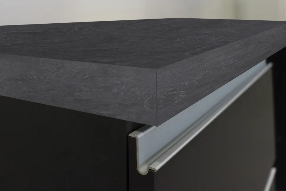 Cucina completa con isola moderna con maniglie a incasso in allumino Selene in finitura Antracite Opaco e Ardesia