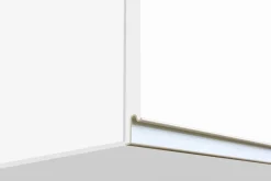 Cucina lineare moderna con maniglie a incasso in allumino Luis in finitura Bianco Lucido e Ardesia