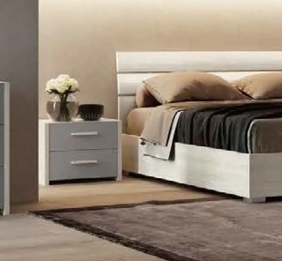 Gruppo notte moderno con maniglia in MDF rivestito Erika disponibile in vari colori