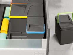 Kit di contenitori raccolta differenziata per cassetti da cucina con base Recycle disponibile in varie misure