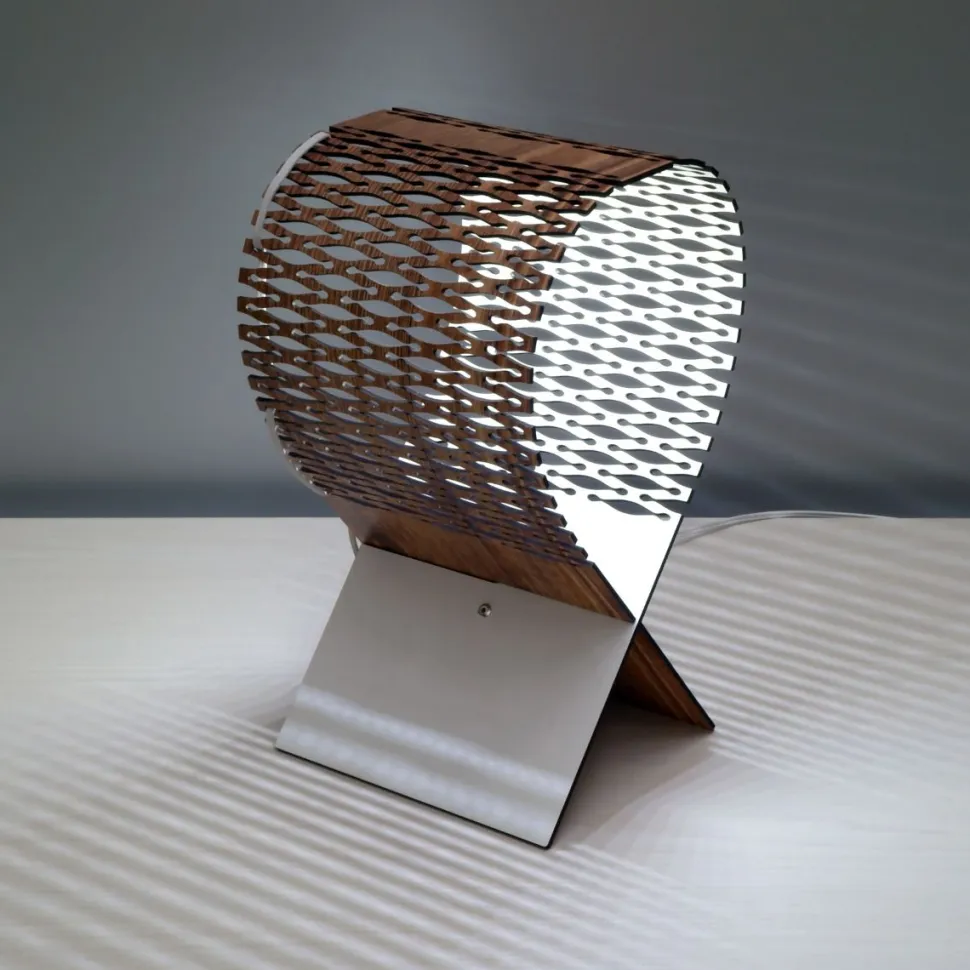 Lampada da Tavolo in Legno Traforato Lynx - Design Leonardo Criolani (Colore su Richiesta)