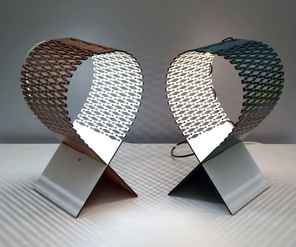 Lampada da Tavolo in Legno Traforato Lynx - Design Leonardo Criolani (Colore su Richiesta)