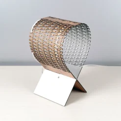 Lampada da Tavolo in Legno Traforato Lynx - Design Leonardo Criolani (Colore su Richiesta)