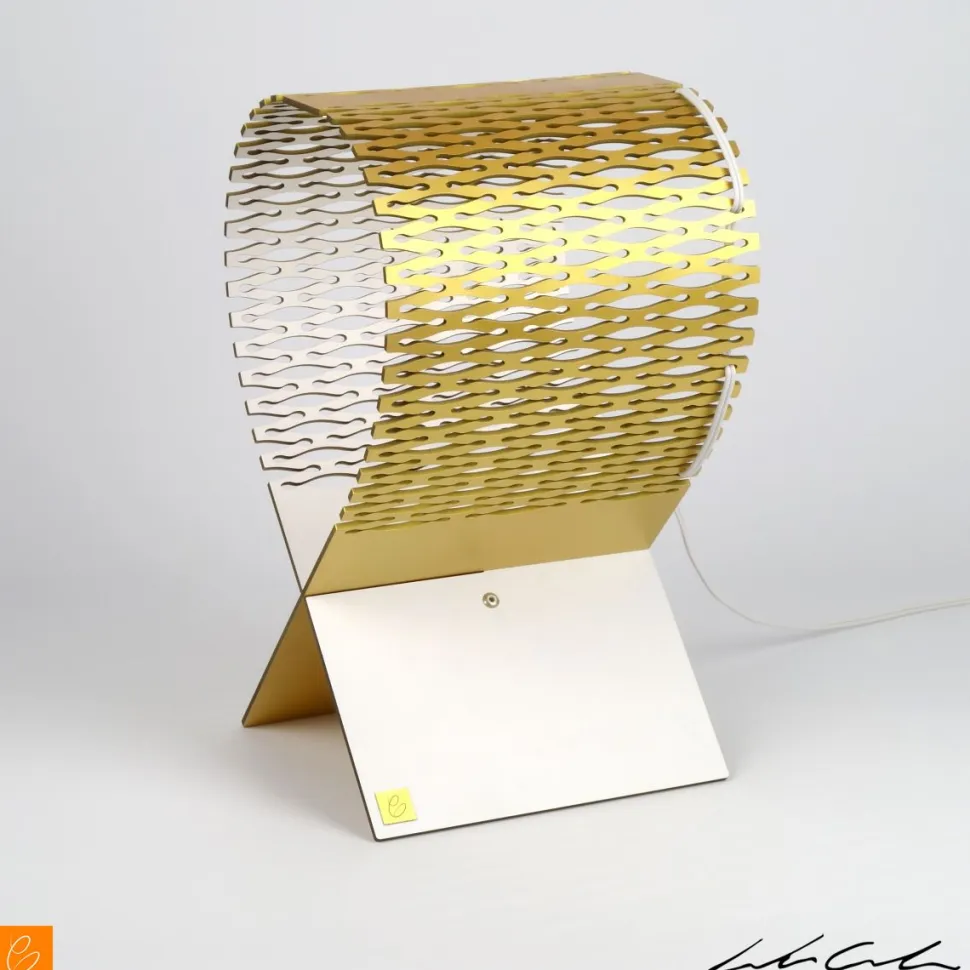 Lampada da Tavolo in Legno Traforato Lynx - Design Leonardo Criolani (Colore su Richiesta)