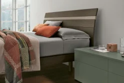 Letto con inserto colorato sulla testiera matrimoniale Jolly disponibile in 2 misure e vari colori