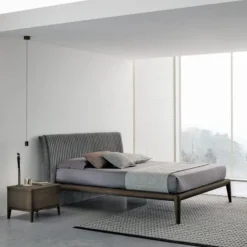 Letto con testiera imbottita decorata in tessuto matrimoniale Blich disponibile in 2 misure e vari colori
