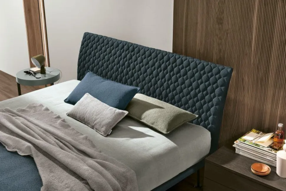 Letto con testiera trapuntata imbottito in tessuto matrimoniale Carla disponibile in 2 misure vari colori