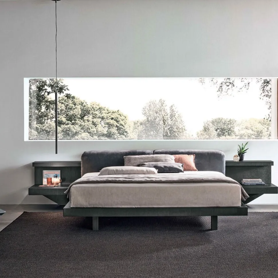 Letto in tessuto imbottito matrimoniale con cuscini reclinabili e comodini integrati Amedeo disponibile in vari colori